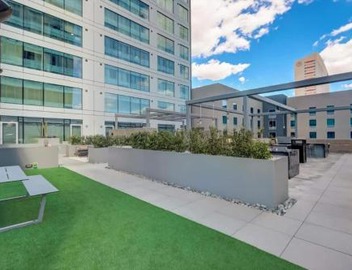 Boulevard Stays Downtown Highrise STU Sky Pool Parking Gym 02 3