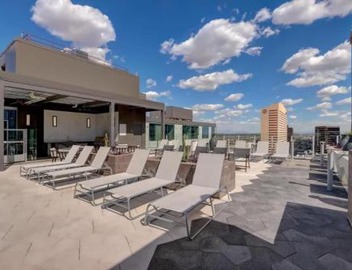 Boulevard Stays Downtown Highrise STU Sky Pool Parking Gym 02 3