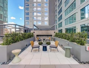 Boulevard Stays Downtown Highrise STU Sky Pool Parking Gym 02 4