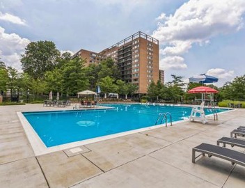 Large 3 bedroom Family Suite, Private Balcony, 5 min to DCA, Gym, Pool and more! 4