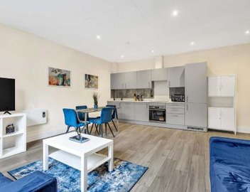 City Service Lets - Ground Floor 2 Bed Apartment in Cheam Village with Free Parking and Easy London Access 2