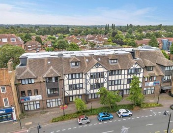 City Service Lets - Ground Floor 2 Bed Apartment in Cheam Village with Free Parking and Easy London Access 3