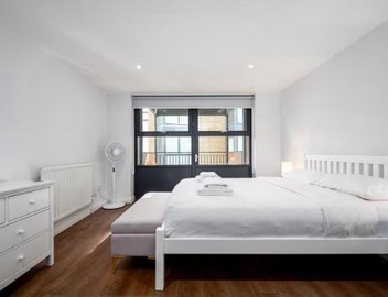 Modern & Spacious 2 Bedroom in Central London 3