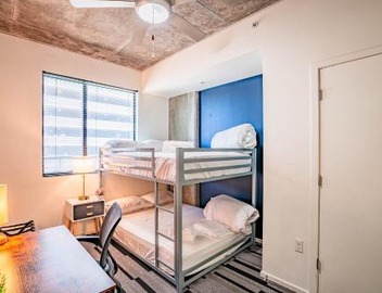 Relaxing 2BD - Central Downtown - Gym, Pool, Parking 5