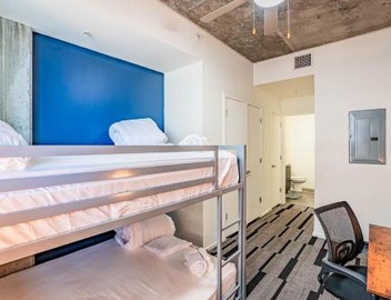 Relaxing 2BD - Central Downtown - Gym, Pool, Parking 4