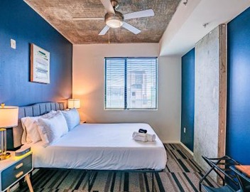 Stylish 1BD - Central Downtown - Gym, Pool, Parking 4