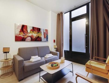 Intimate Flat w A C & Jacuzzi - 2BR 6P Montmartre 2