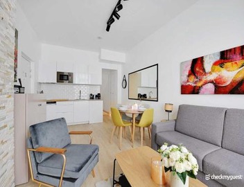 Intimate Flat w A C & Jacuzzi - 2BR 6P Montmartre 3
