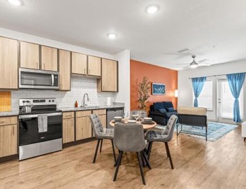 Adeline Apartments 15m to Parks, Pet Friendly, Free Parking by Heavenly Homes 2