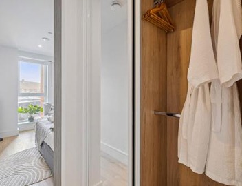 Luxury Apartment - West Wimbledon with Cinema & Game Room, Gym, Parking 2