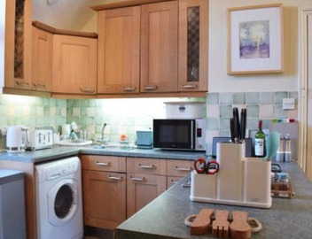 Charming 2 Bedroom Home 3 mins from Arsenal Station 4