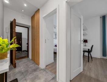 Old Town Warsaw Apartment 2BR Sleeps 6 Family-Friendly 3