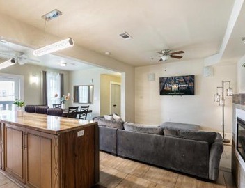 Fully-furnished 4BR Condo Near FQ 4