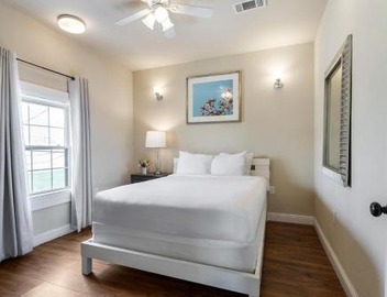Fully-furnished 4BR Condo Near FQ 2