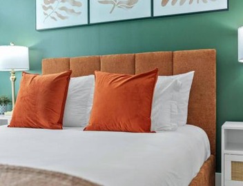 Stylish Modern Queen Suite Parking Pet Friendly 2