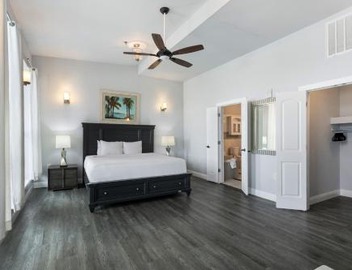 5BR Penthouse with Amenities Near FQ 4