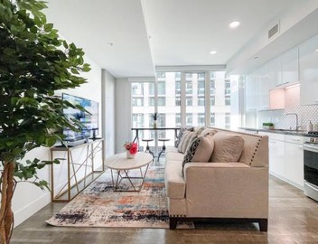 Suite Downtown Pool and Gym Access 4