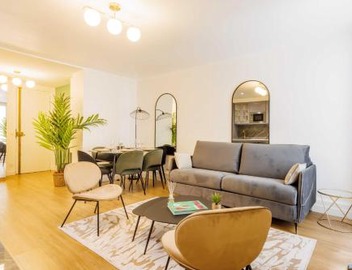 Apartment 3 Min from Haussmann, Sleeps 6 , 2BDR 4