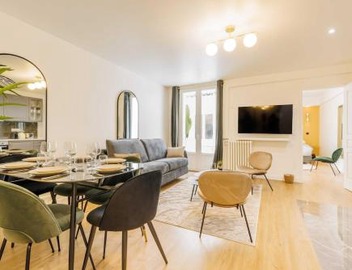 Apartment 3 Min from Haussmann, Sleeps 6 , 2BDR 3