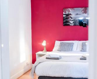 2-Bed Apartment near Metro in Islington by LS2G Stays 3