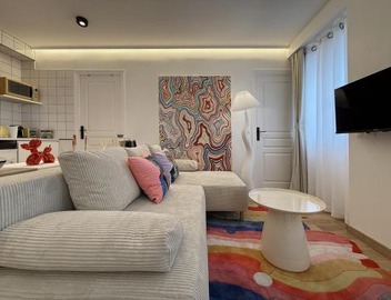 Pop Art & Vibrant Parisian Flat AC Near Opera 4