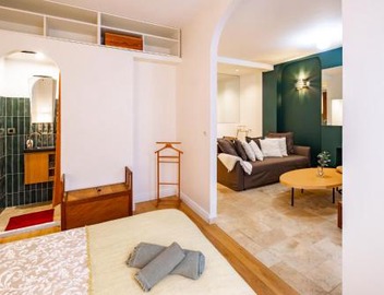 Modern Place in Sacré-Coeur 4