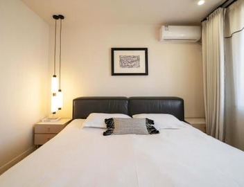 Molly House-Bund River View walk to Yu Garden and the Bund 3bedrooms 2bathrooms 1bathtube with elevator apart ment 3
