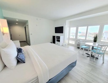 ChartHouse Clearwater Beach Marina Hotel 4