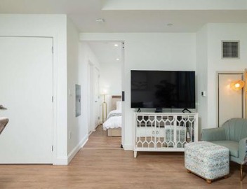 Upscale Penthouse with Gym Parking near MGH TUFTS 4