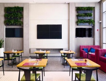 DoubleTree by Hilton Doha Old Town 4