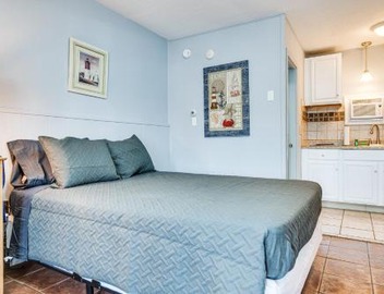 Walk to Old Orchard Pier: Cozy Beachfront Condo! 5