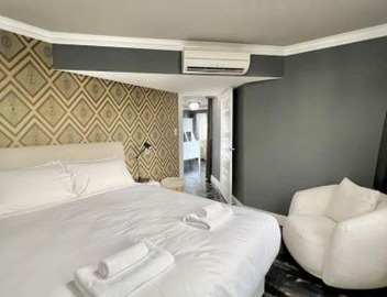 Stylish Family 1BR with Cozy Bunks and Games for 5 4