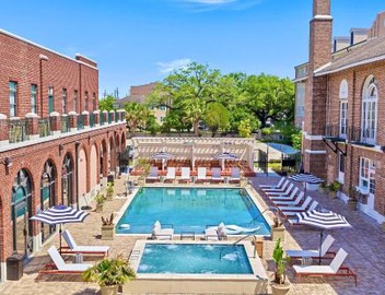 Bywater Suite Hotel 4