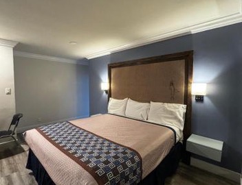 Friendship Motor Inn 4