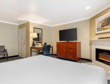 Best Western Plus Marina Shores Hotel 4