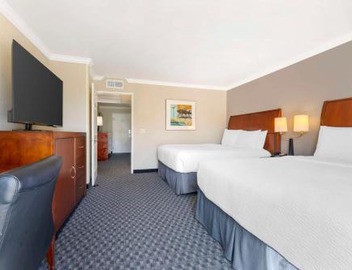 Best Western Plus Marina Shores Hotel 5