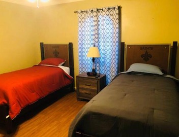 3 bedroom Cozy vacation rental near airport 4