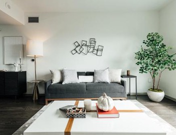 Hollywood Designer Apartment 2