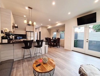 Prime LA 2 bedroom & 3 bath home Beverly Hills adj 4