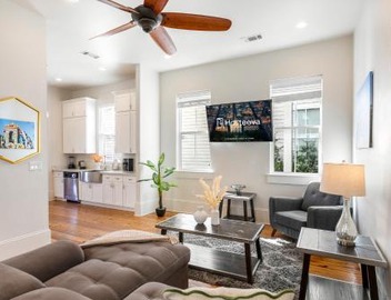 Private 3BR on Carondelet by Hosteeva 2