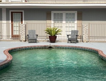 2 BR apartment with laundry pool 5