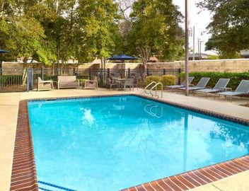Courtyard by Marriott New Orleans Metairie 3