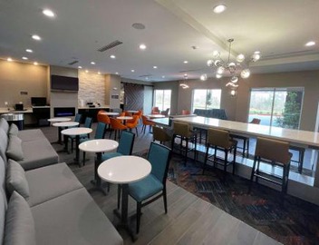 La Quinta Inn & Suites by Wyndham Sulphur Lake Charles 4