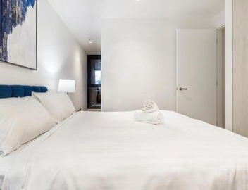 Luxe, Stylish & As-New Apt w Pool, Gym =& Car Park 5