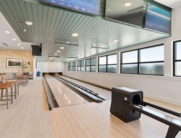 Capital Views Pool Spa Gym Bowling Free Parking 4