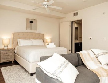 Beautiful Studio in West Hollywood 2