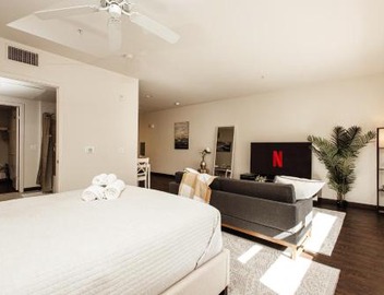 Beautiful Studio in West Hollywood 4