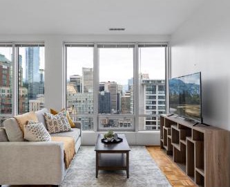 Central Downtown Highrise Condo 4