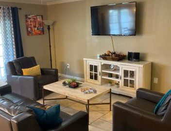 3 bedroom Cozy vacation rental near airport 5