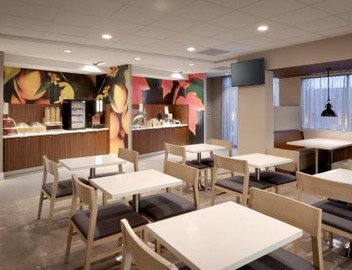 Fairfield Inn & Suites by Marriott Springfield North 4